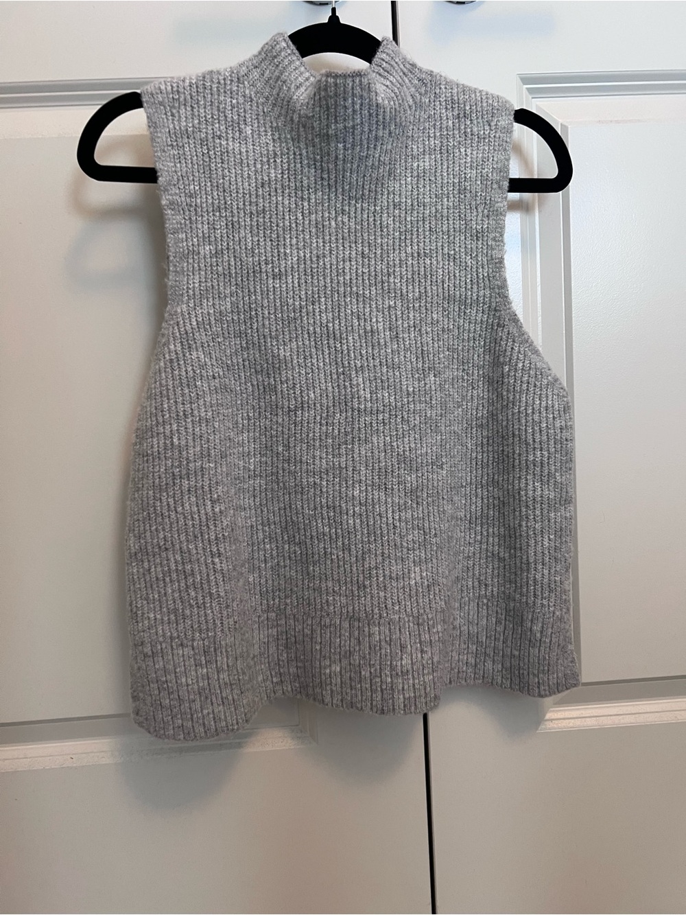 Dynamite Ribbed Sleeveless Mock Neck Sweater Vest - Light Gray